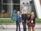 Kelmės sporto mokyklos vėliavą nešė jaunieji lengvaatlečaiai: Tadas Petravičius, Ramūnas Kirkickis, Meida Petrauskaitė ir Egita Banevičiūtė